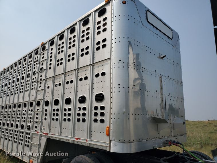 image for item DF5675 2002 Wilson PSDCL-302 livestock trailer
