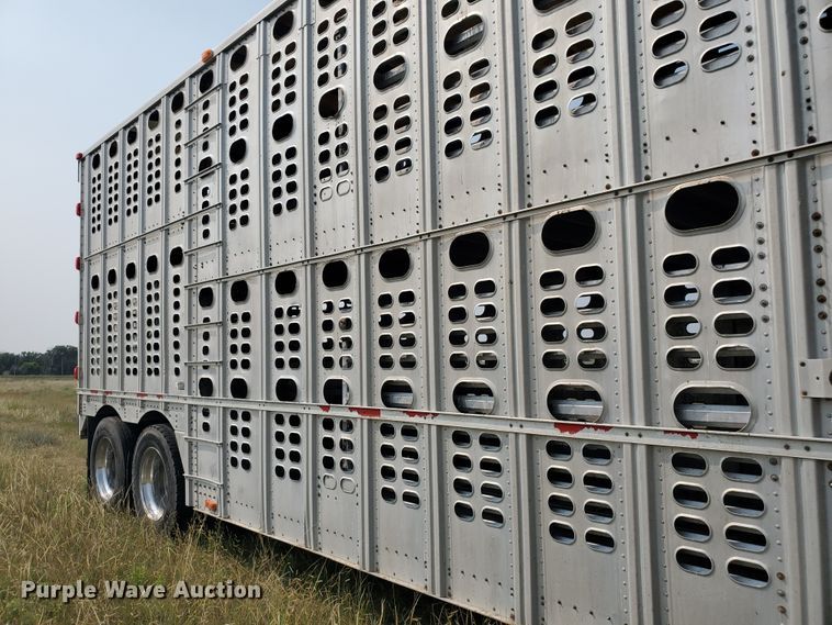 image for item DF5675 2002 Wilson PSDCL-302 livestock trailer