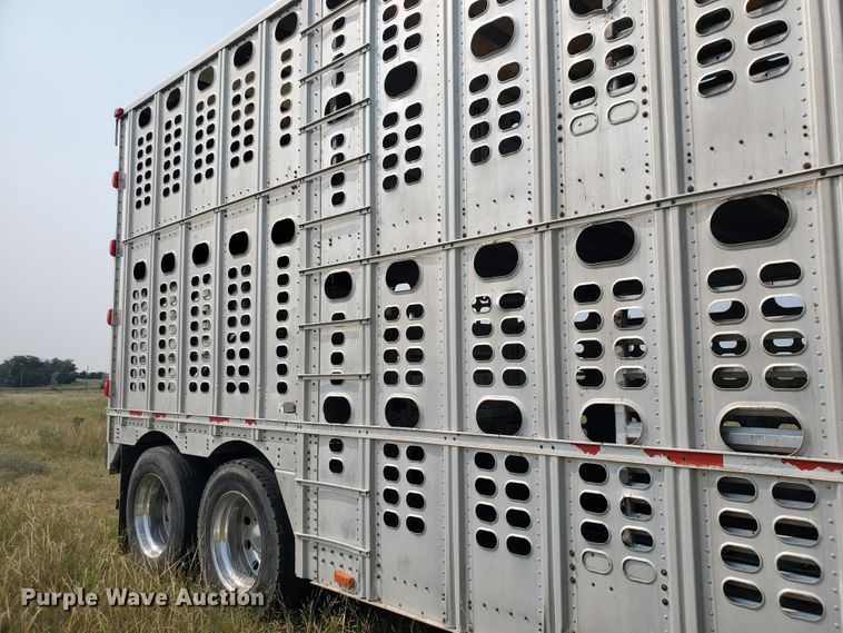 image for item DF5675 2002 Wilson PSDCL-302 livestock trailer