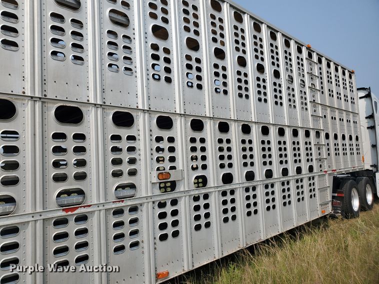 image for item DF5675 2002 Wilson PSDCL-302 livestock trailer