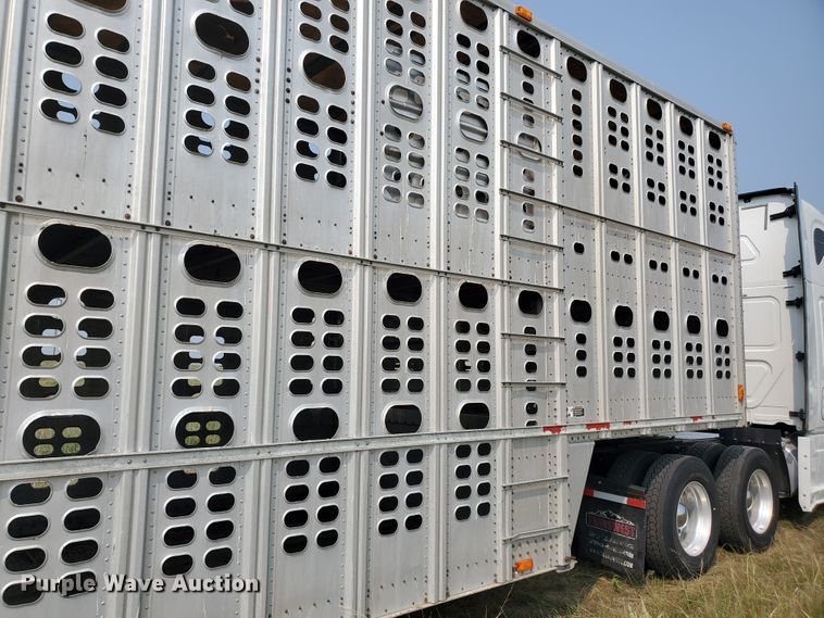 image for item DF5675 2002 Wilson PSDCL-302 livestock trailer