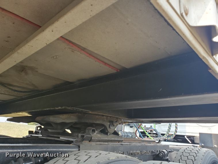 image for item DF5675 2002 Wilson PSDCL-302 livestock trailer