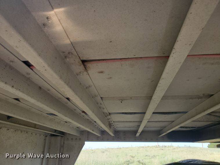 image for item DF5675 2002 Wilson PSDCL-302 livestock trailer