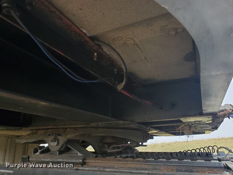 image for item DF5675 2002 Wilson PSDCL-302 livestock trailer