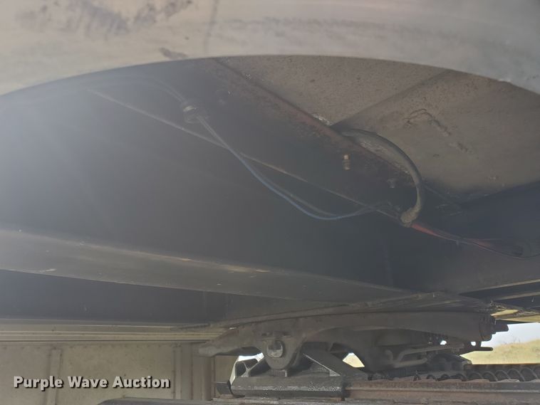 image for item DF5675 2002 Wilson PSDCL-302 livestock trailer