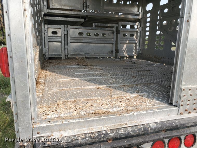 image for item DF5675 2002 Wilson PSDCL-302 livestock trailer