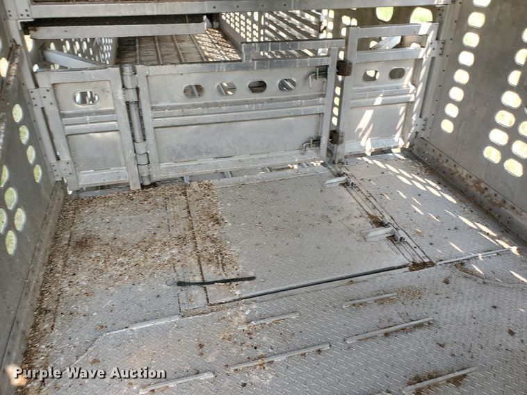 image for item DF5675 2002 Wilson PSDCL-302 livestock trailer