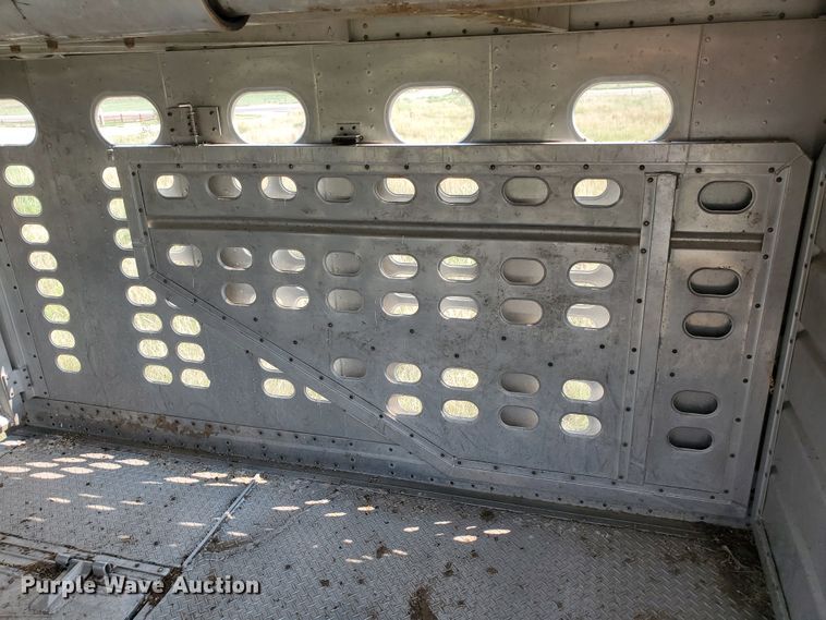 image for item DF5675 2002 Wilson PSDCL-302 livestock trailer