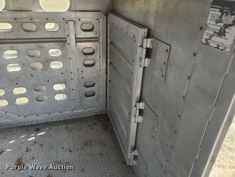 image for item DF5675 2002 Wilson PSDCL-302 livestock trailer