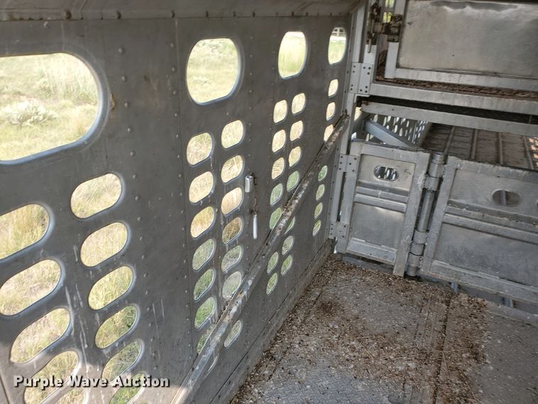 image for item DF5675 2002 Wilson PSDCL-302 livestock trailer