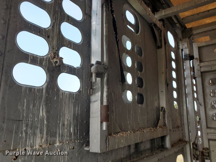 image for item DF5675 2002 Wilson PSDCL-302 livestock trailer