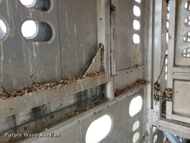 image for item DF5675 2002 Wilson PSDCL-302 livestock trailer