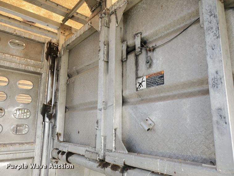 image for item DF5675 2002 Wilson PSDCL-302 livestock trailer