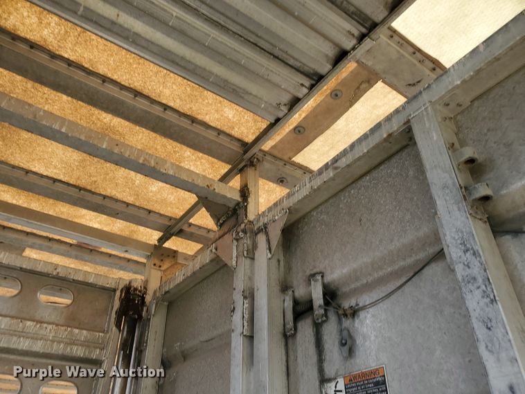 image for item DF5675 2002 Wilson PSDCL-302 livestock trailer