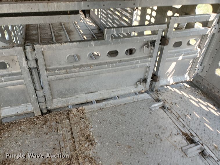 image for item DF5675 2002 Wilson PSDCL-302 livestock trailer