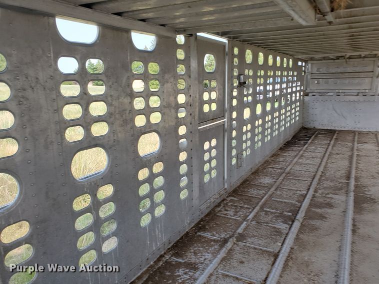 image for item DF5675 2002 Wilson PSDCL-302 livestock trailer