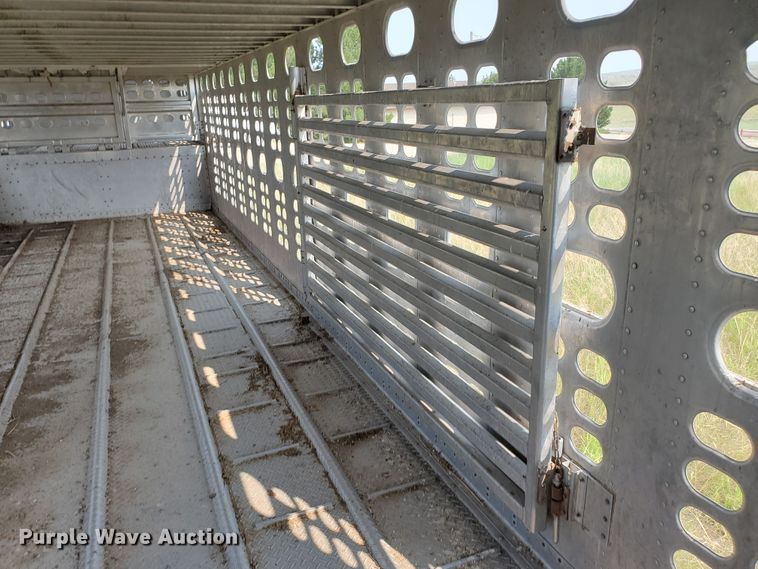 image for item DF5675 2002 Wilson PSDCL-302 livestock trailer