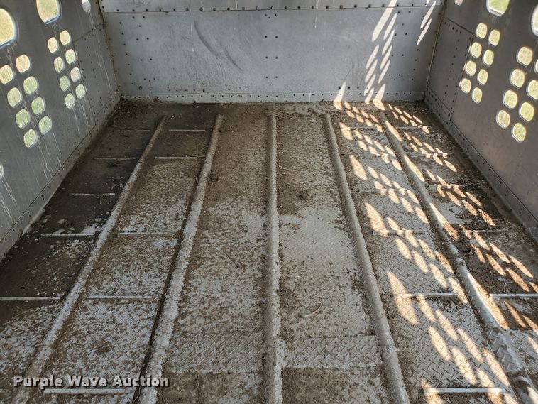 image for item DF5675 2002 Wilson PSDCL-302 livestock trailer