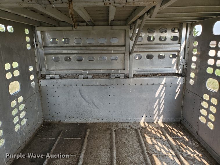 image for item DF5675 2002 Wilson PSDCL-302 livestock trailer
