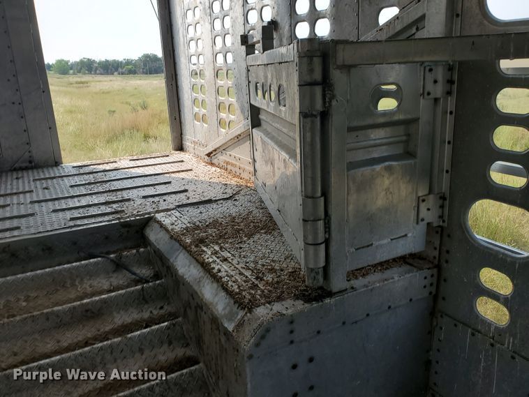 image for item DF5675 2002 Wilson PSDCL-302 livestock trailer