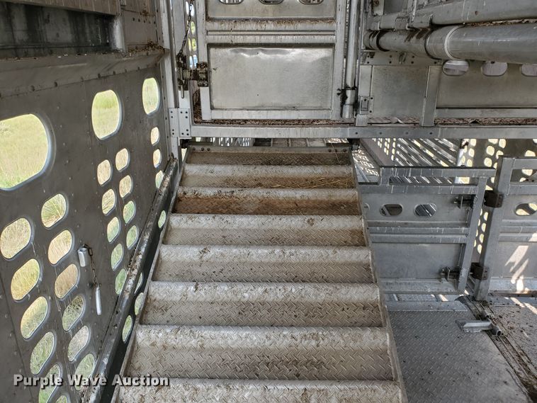 image for item DF5675 2002 Wilson PSDCL-302 livestock trailer