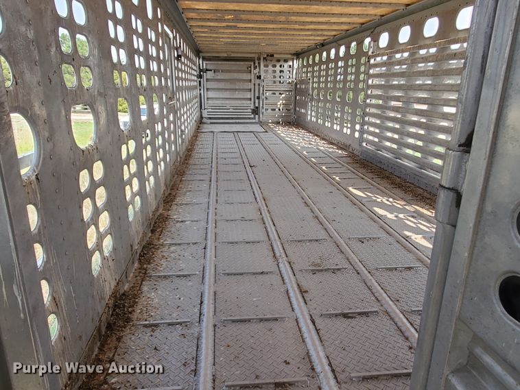 image for item DF5675 2002 Wilson PSDCL-302 livestock trailer