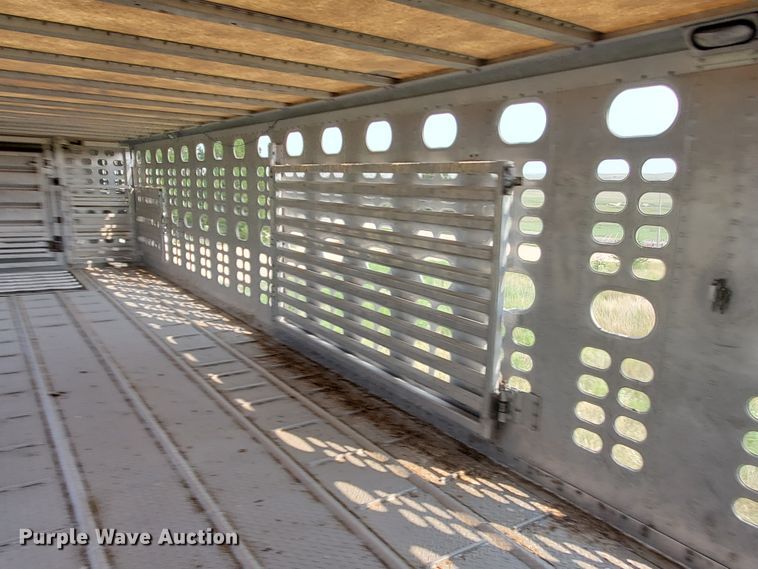 image for item DF5675 2002 Wilson PSDCL-302 livestock trailer