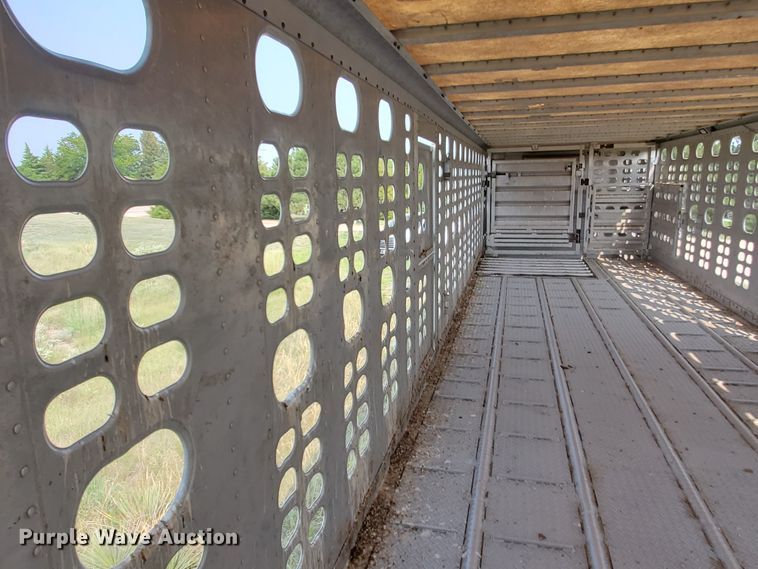 image for item DF5675 2002 Wilson PSDCL-302 livestock trailer