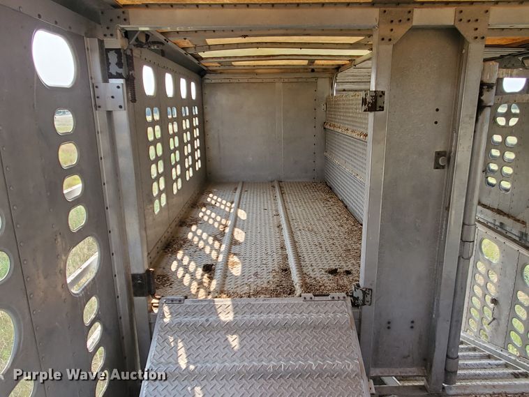 image for item DF5675 2002 Wilson PSDCL-302 livestock trailer