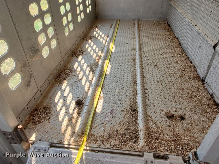 image for item DF5675 2002 Wilson PSDCL-302 livestock trailer