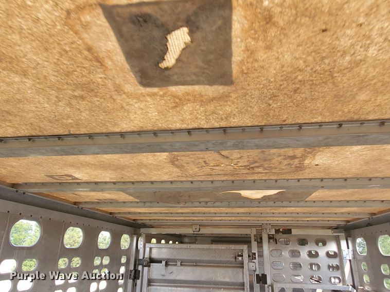 image for item DF5675 2002 Wilson PSDCL-302 livestock trailer