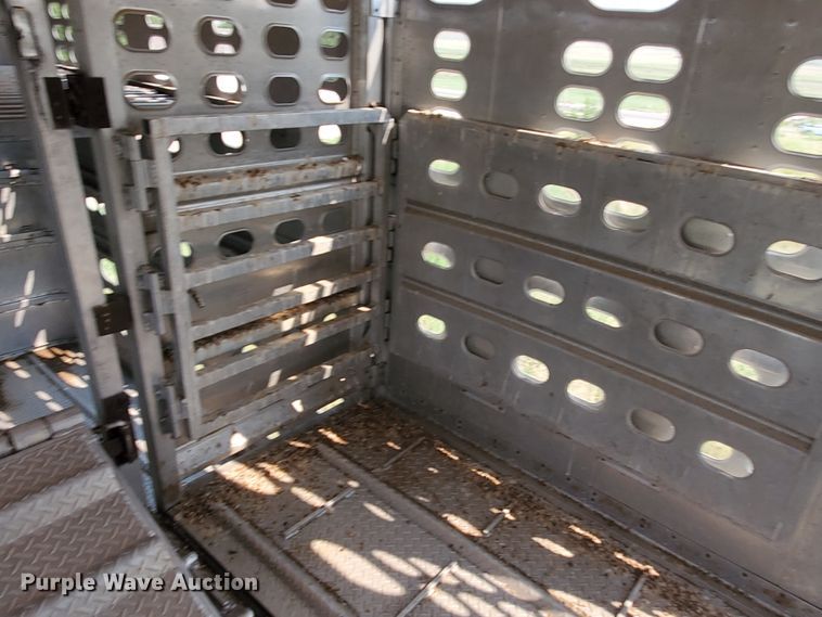image for item DF5675 2002 Wilson PSDCL-302 livestock trailer