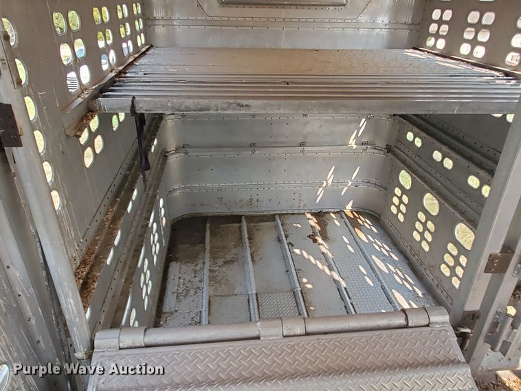 image for item DF5675 2002 Wilson PSDCL-302 livestock trailer