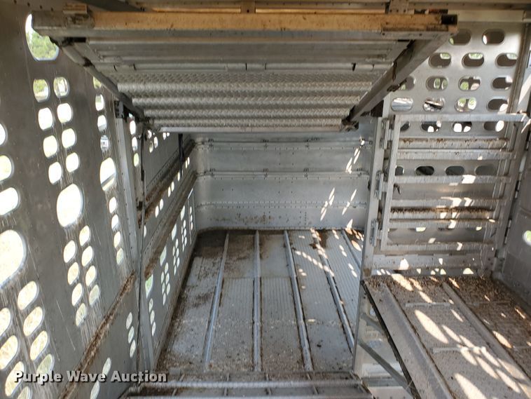 image for item DF5675 2002 Wilson PSDCL-302 livestock trailer