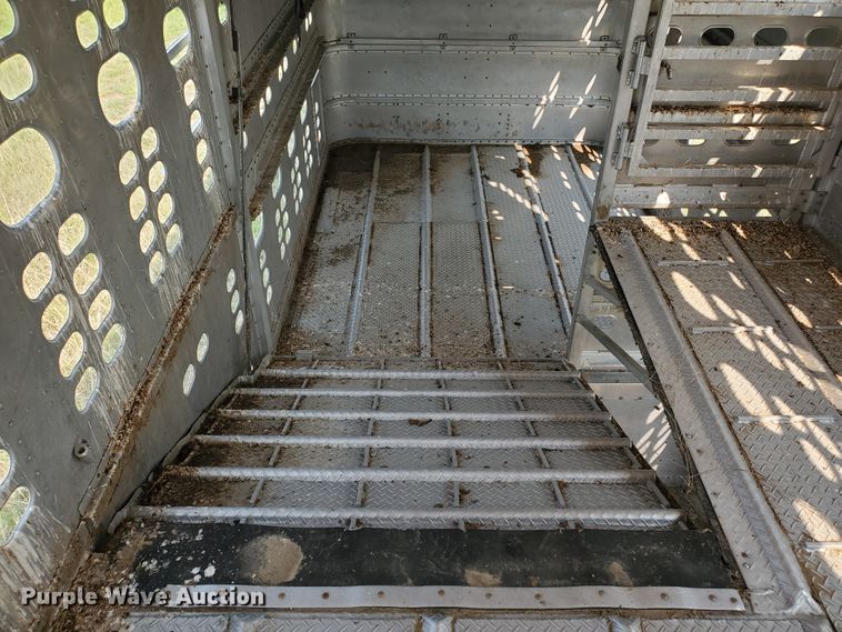 image for item DF5675 2002 Wilson PSDCL-302 livestock trailer