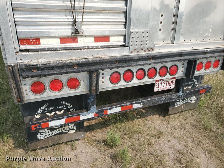 image for item DF5675 2002 Wilson PSDCL-302 livestock trailer