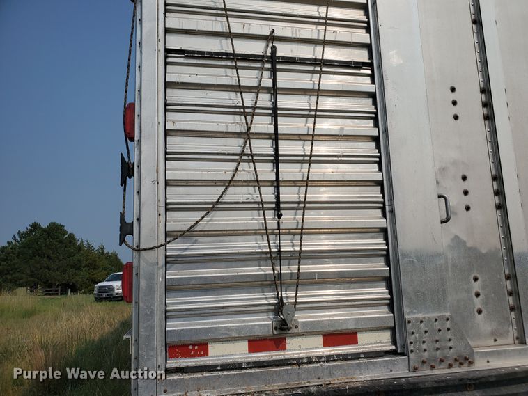 image for item DF5675 2002 Wilson PSDCL-302 livestock trailer