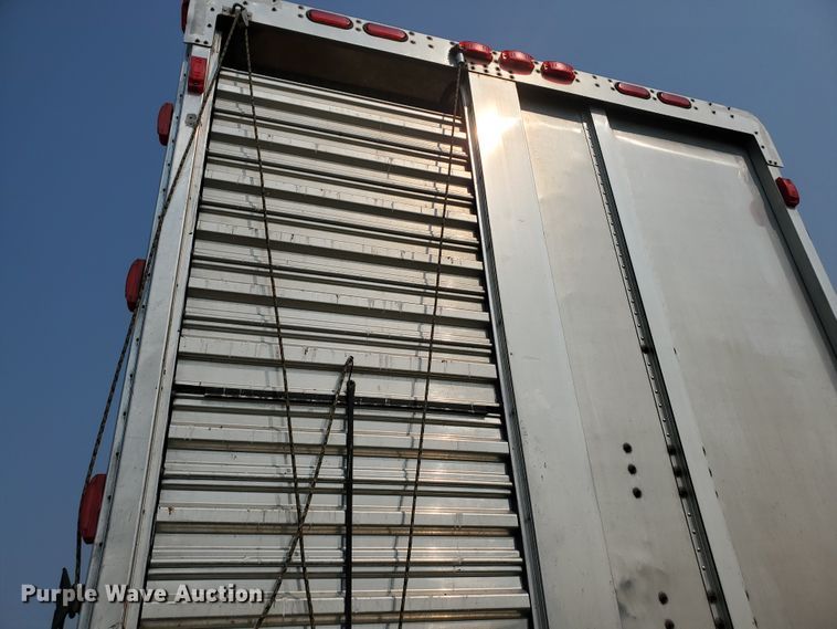 image for item DF5675 2002 Wilson PSDCL-302 livestock trailer
