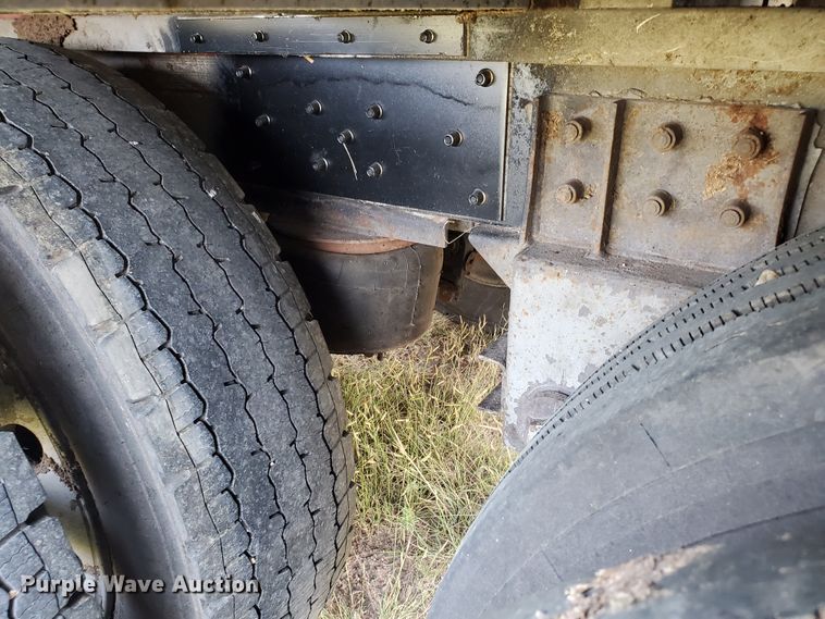 image for item DF5675 2002 Wilson PSDCL-302 livestock trailer