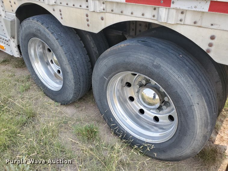 image for item DF5675 2002 Wilson PSDCL-302 livestock trailer
