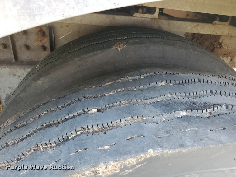 image for item DF5675 2002 Wilson PSDCL-302 livestock trailer