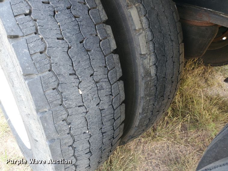 image for item DF5675 2002 Wilson PSDCL-302 livestock trailer