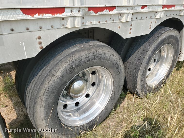 image for item DF5675 2002 Wilson PSDCL-302 livestock trailer