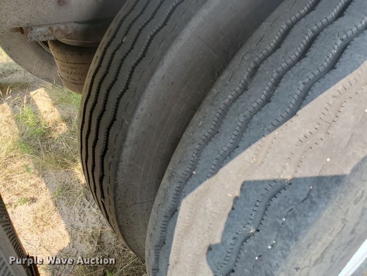 image for item DF5675 2002 Wilson PSDCL-302 livestock trailer