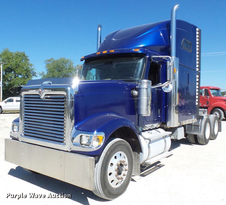 image for item DG2067 2007 International 9900i  semi truck
