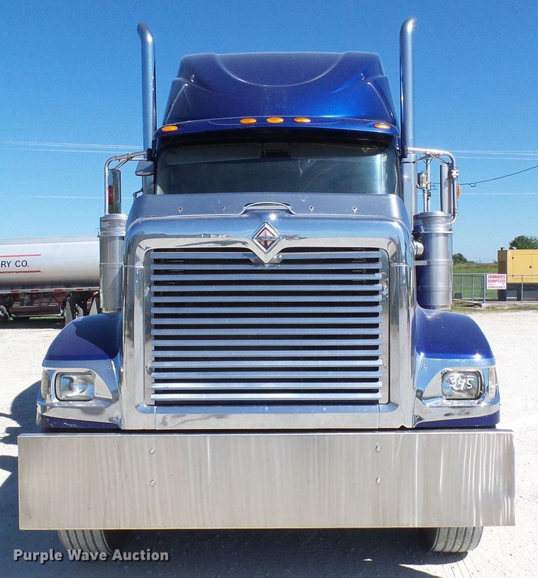 image for item DG2067 2007 International 9900i  semi truck
