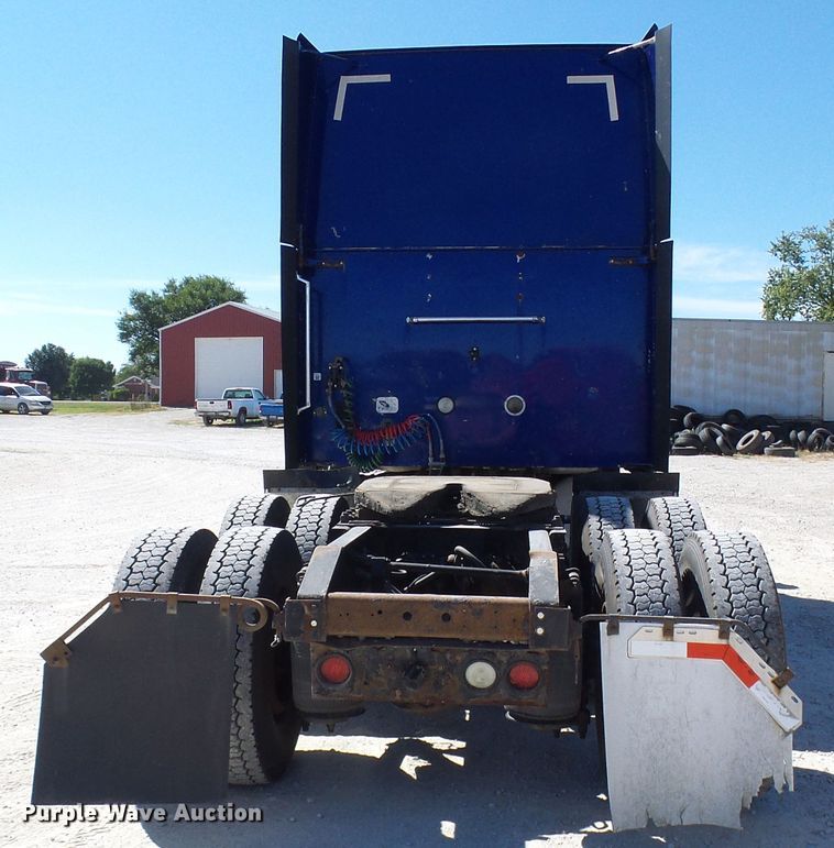 image for item DG2067 2007 International 9900i  semi truck