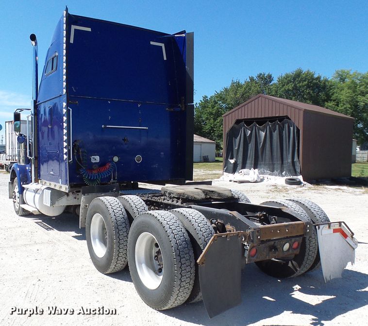 image for item DG2067 2007 International 9900i  semi truck