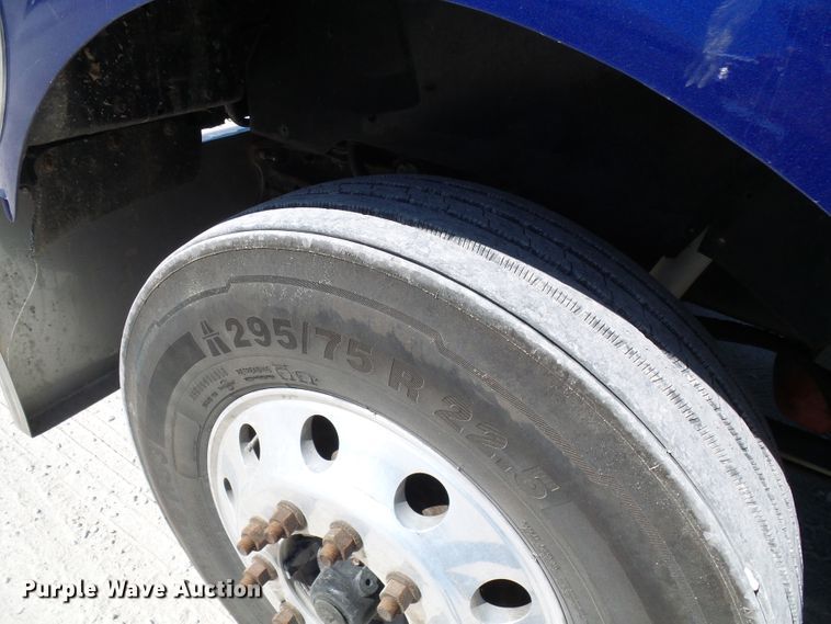 image for item DG2067 2007 International 9900i  semi truck