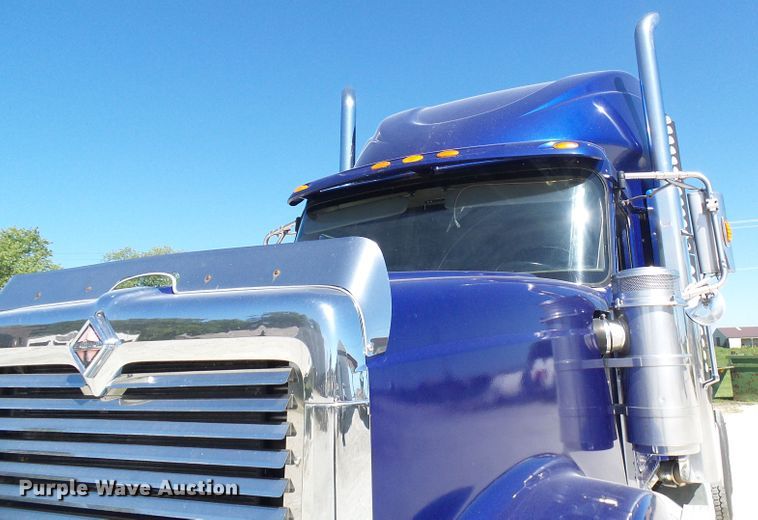 image for item DG2067 2007 International 9900i  semi truck